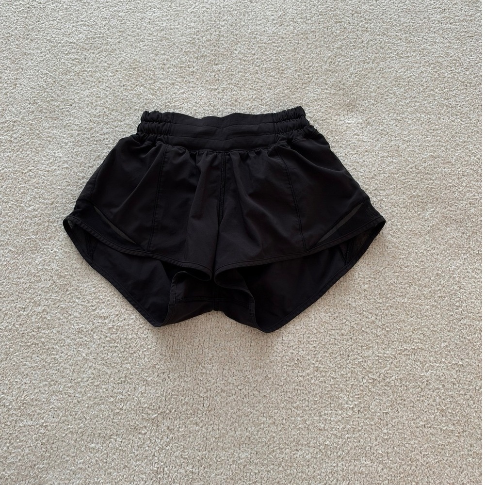 lululemon Hotty Hot Short 2.5" size 0 in Black
